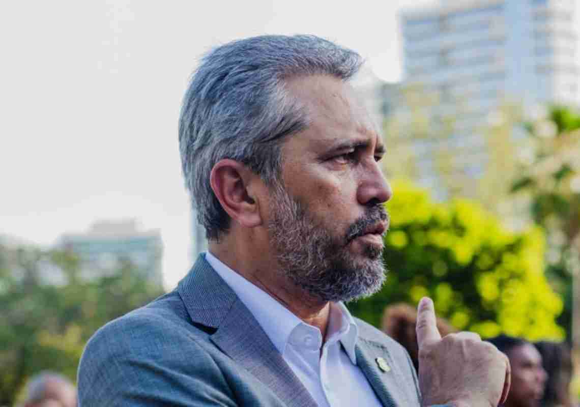 Governo do Ceará confirma reajuste de 5% e aumento no auxílio-alimentação dos servidores